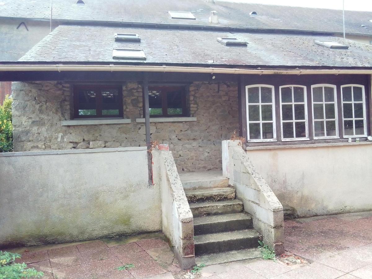 Вилла La Mini Ferme De Maelou Sermaises Экстерьер фото